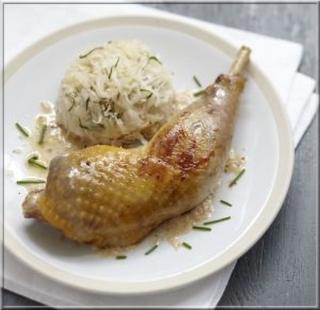 cuisse_de_pintade_fermiere_grillee_salade_de_choucroute_crue_au_cumin