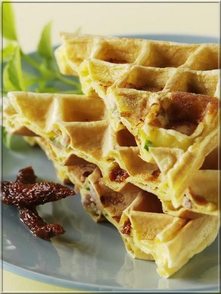 gaufres_salees_au_jambon_cru_tomates_sechees_et_mozarella_