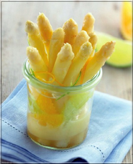 vapeur_d_asperges_des_sables_des_landes_a_la_vinaigrette_d_agrumes_