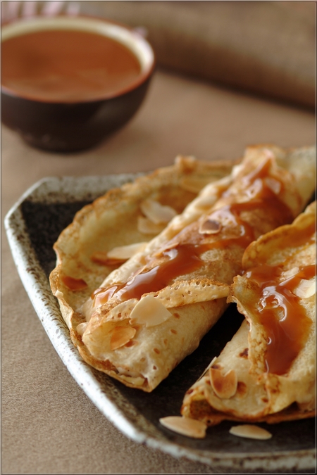 crepes_a_la_confiture_de_lait_flambees_au_brandy_