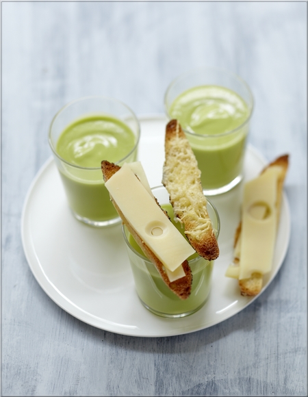 soupe_d_avocat_glacee_et_crostinis_d_emmental_grand_cru_