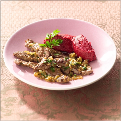 emince_de_rumsteck_beurre_d_herbes_et_puree_de_betterave_