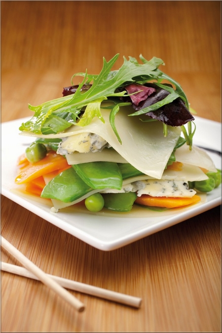 lasagnes_de_legumes_primeurs_a_la_fourme_d_ambert_jus_de_tomates_au_balsamique_