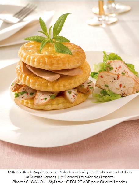 millefeuille_de_supremes_de_pintade_au_foie_gras_embeuree_de_chou_