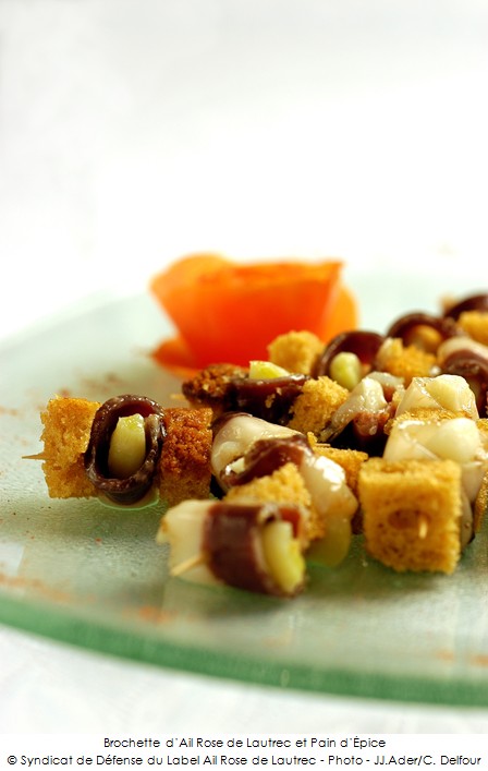 brochette_a_l_ail_rose_de_lautrec_et_pain_d_epice_