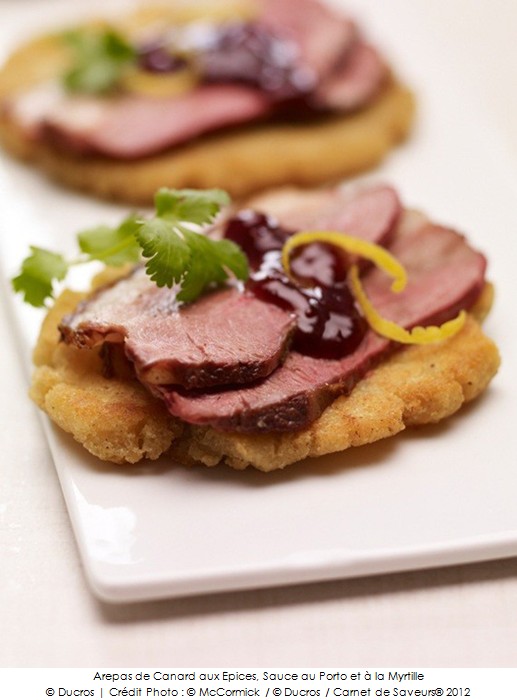 arepas_de_canard_aux_epices_sauce_au_porto_et_a_la_myrtille_