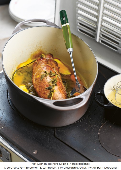 filet_mignon_de_porc_sur_lit_d_herbes_fraiches_