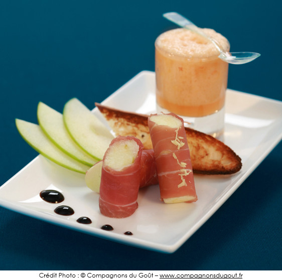 cannellonis_de_jambon_cru_compagnons_du_gout_et_emulsion_de_melon
