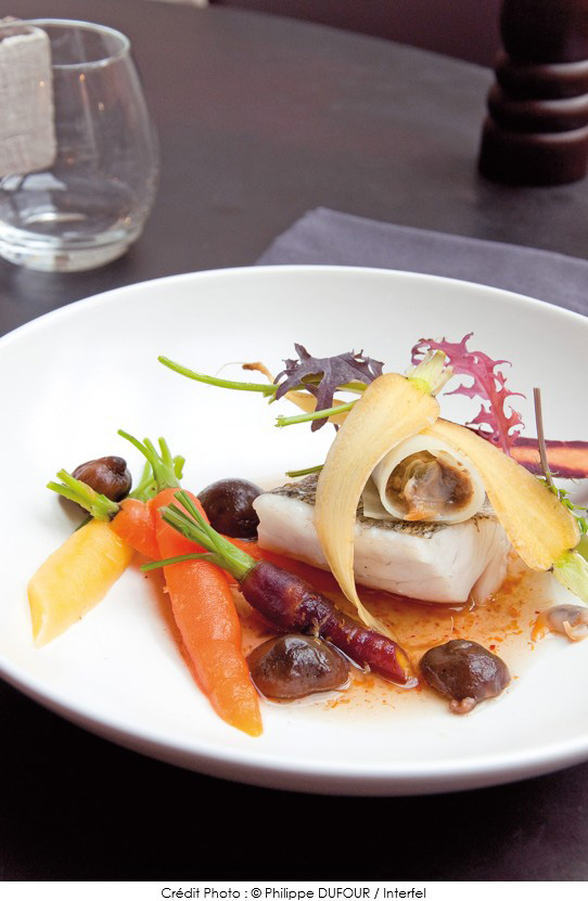 sandre_duxelles_de_champignons_de_paris_et_coques_bouillon_de_shiitakes_aux_agrumes