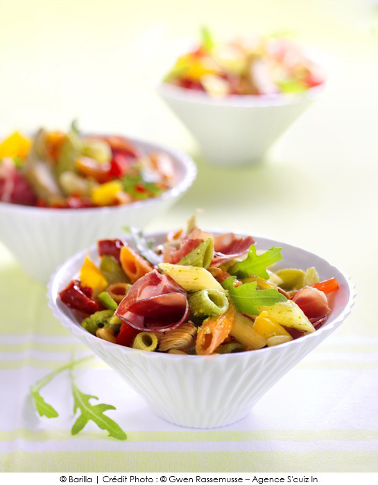 salade_de_mezze_penne_tricolore_barilla_et_antipasti_a_la_roquette