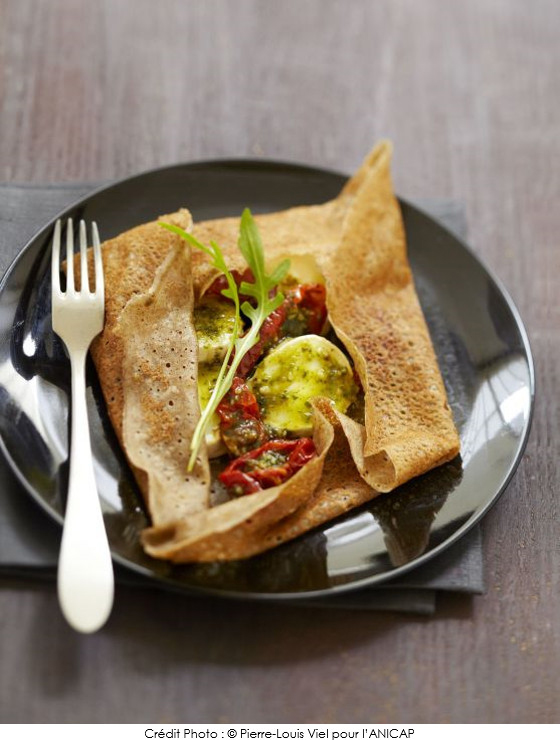 galette_de_sarrasin_tomates_confites_pistou_et_buchette_de_chevre_affinee