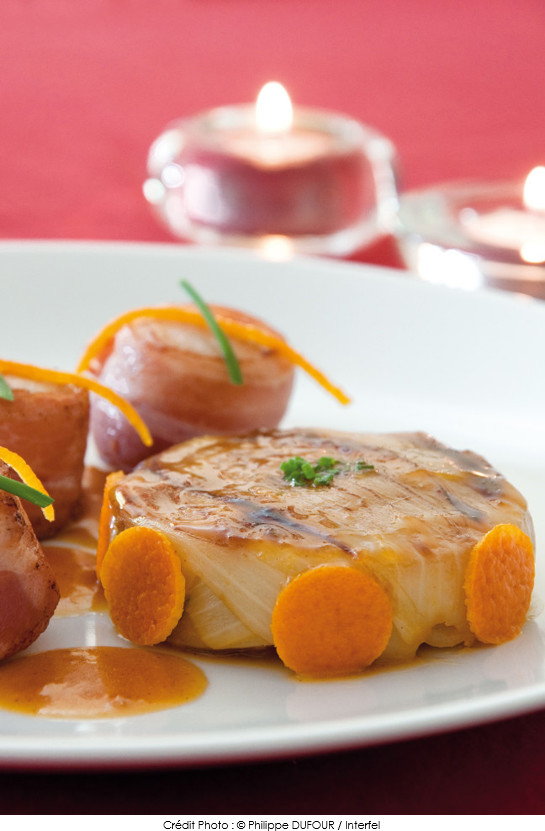 tatin_d_endives_au_caramel_d_orange_et_saint_jacques_au_lard_fume