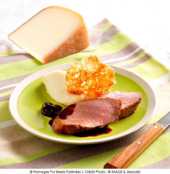 mignon_de_porc_basque_tuiles_au_fromage_pur_brebis_pyrenees