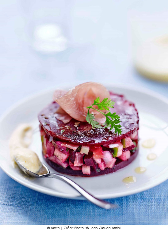 tartare_pomme_betterave_aux_petales_de_jambon_cru_aoste_emultion_de_mimolette