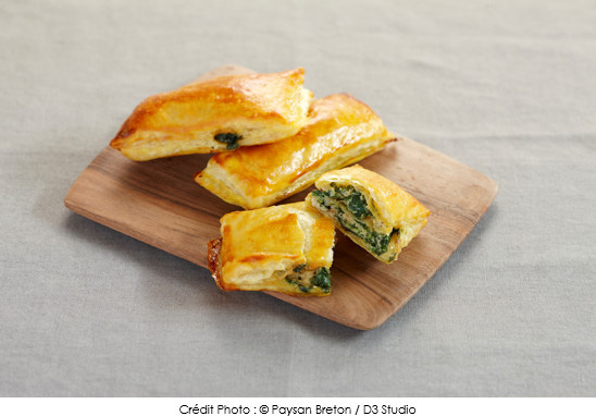 feuilletes_au_fromage_fouette_noix_figue_raisin_et_pousse_d_epinard