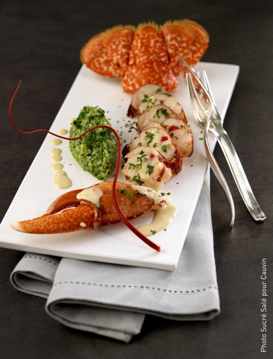 homard_entier_sauce_froide_coraillee_caviar_de_haricots_verts