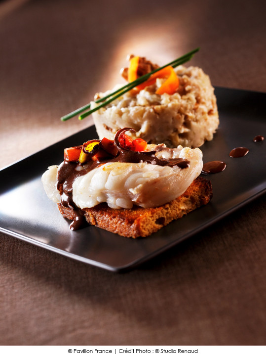 lotte_sur_canape_d_epices_et_puree_tres_parfumee