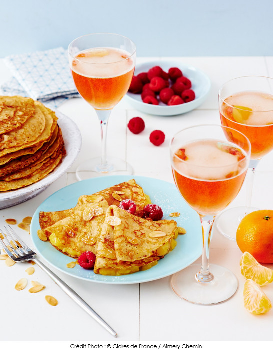 crepes_au_cidre_sauce_mandarine_et_framboises