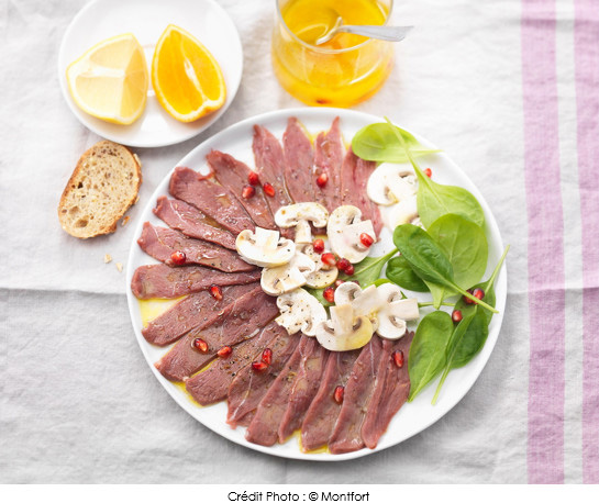 carpaccio_de_magret_de_canard_montfort_et_de_champignons_de_paris_aux_jus_d_agrumes_et_graines_de_grenade