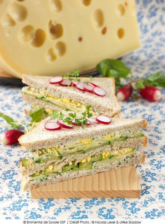 club_sandwich_complet_œuf_courgette_emmental_de_savoie_sauce_aux_radis