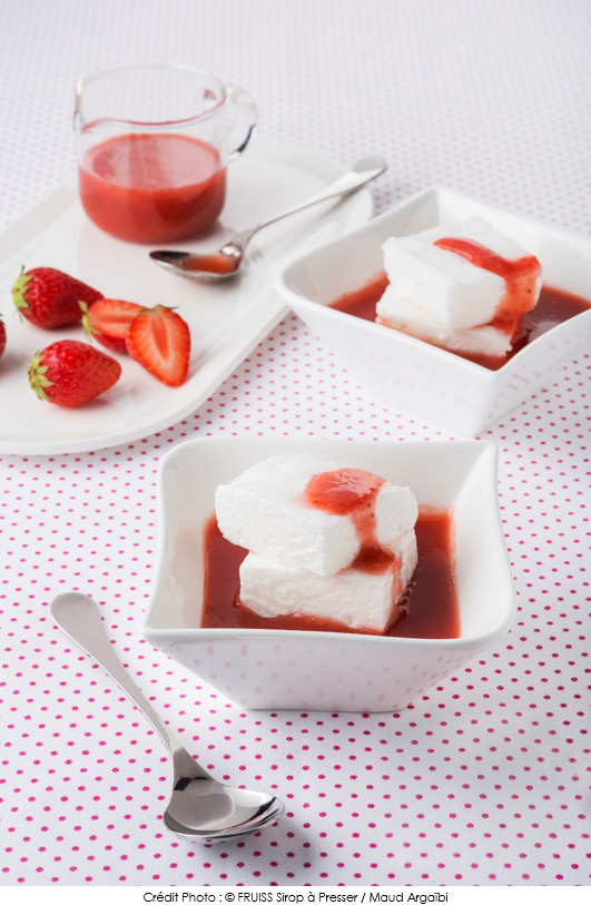 oeufs_a_la_neige_minute_et_son_coulis_de_fraise_grenadine