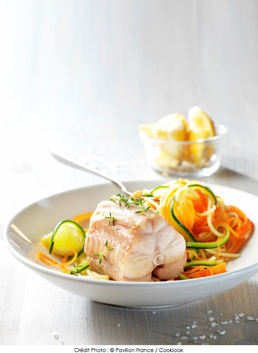 roussette-et-tagliatelles-de-legumes-sur-creme-citronnee