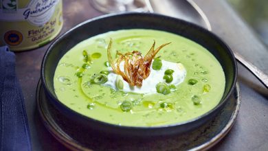 Velouté petits pois, crème montée à l’oignon doux Fleur de Sel le Guérandais