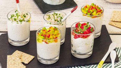 Assortiment de verrines apéritives de chèvre doux et frais
