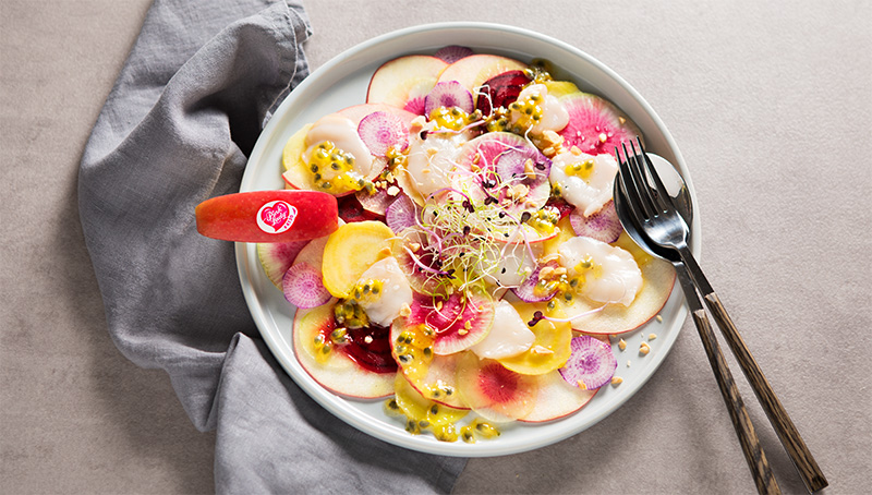 Carpaccio de pommes betteraves multicolores, Saint-Jacques passion-miel