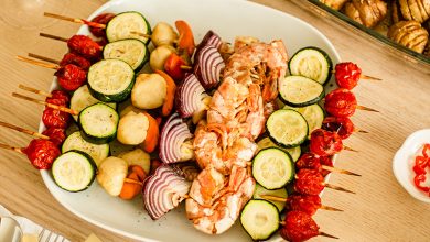 Brochettes de crevettes, Saint-Jacques et légumes