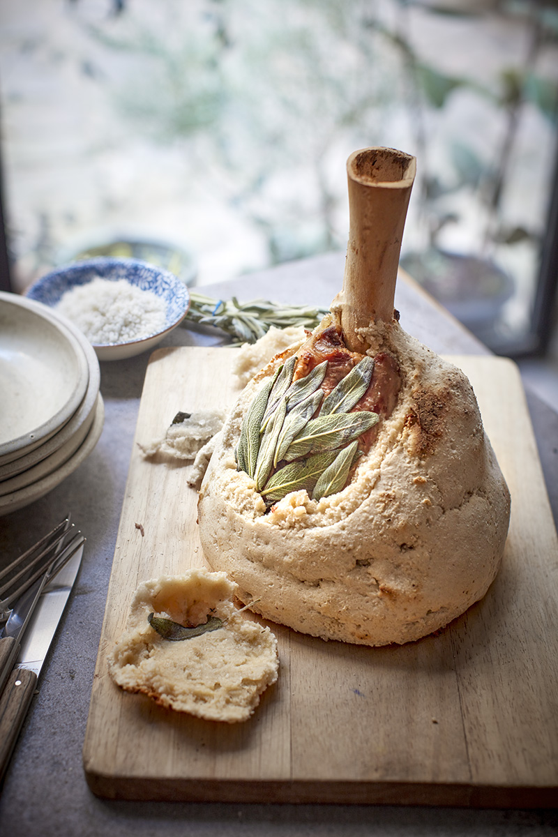 Jarret de veau à la sauge en croûte de sel