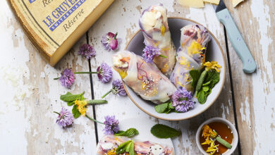 Rouleaux de printemps Gruyère AOP Suisse et fleurs de ciboulette fleur de concombre