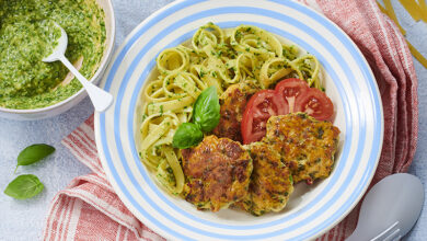 Tagliatelles pesto de fanes de radis croquettes de poulet