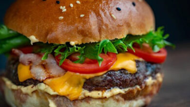 Réaliser délicieux cheeseburger maison