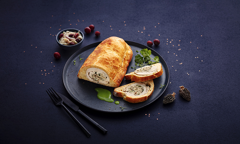 Ballotine de volaille morilles, chutney d’échalotes crème persillée