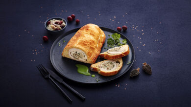 Ballotine de volaille morilles, chutney d’échalotes crème persillée