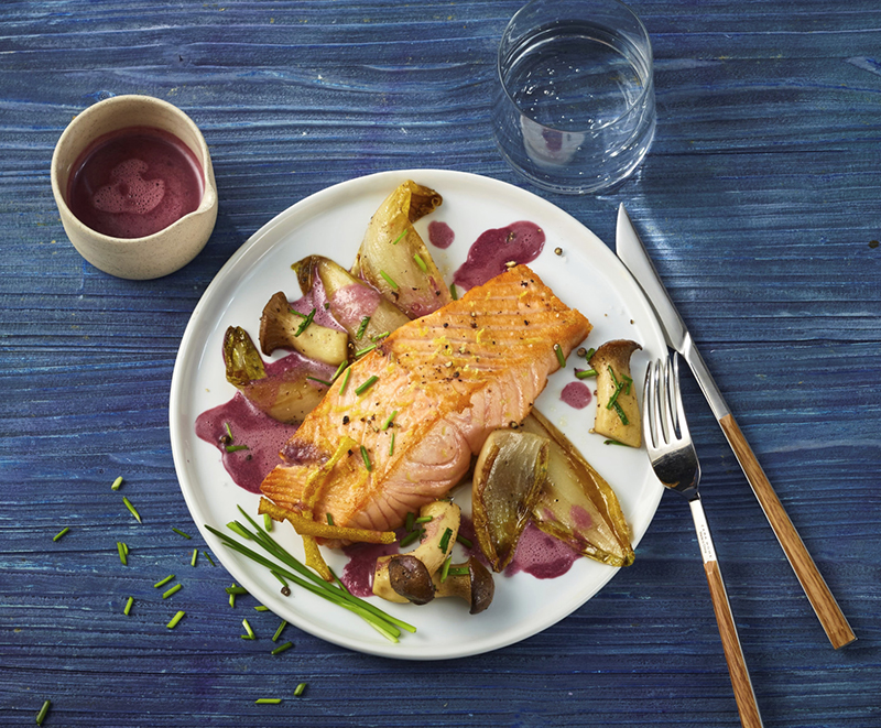 Saumon citron, endives, pleurotes sauce vin rouge