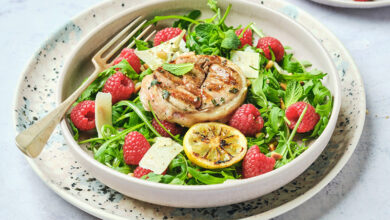 Tranches d’agneau citron, roquette framboises