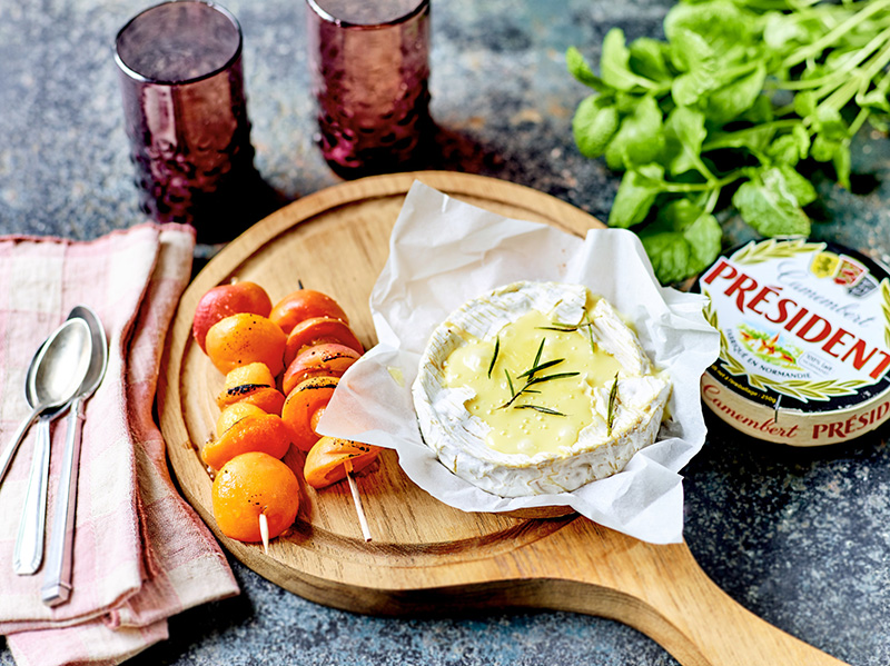 Camembert barbecue aux fruits frais rôtis