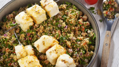 Taboulé vert brochettes de feta grillées