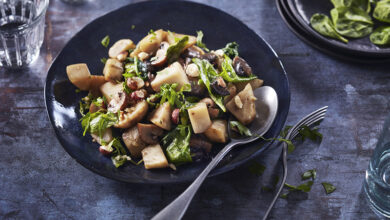 Poêlée topinambours, champignons épinard, noisettes