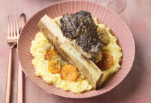 Plat de côtes de bœuf confites, écrasé de pommes de terre chou rouge braisé