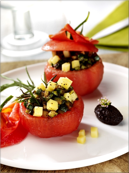 tomate_surprise_ratatouille_de_comté_et_vinaigrette_balsamique_en_tapenade_