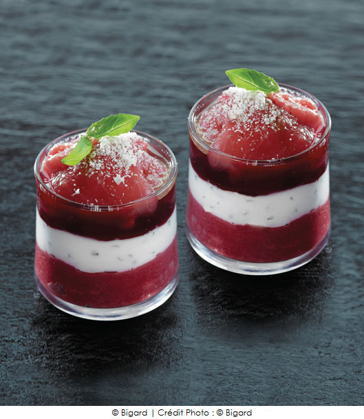 verrine_de_capaccio_de_boeuf_a_la_reduction_de_framboises_betterave_et_fromage_blanc