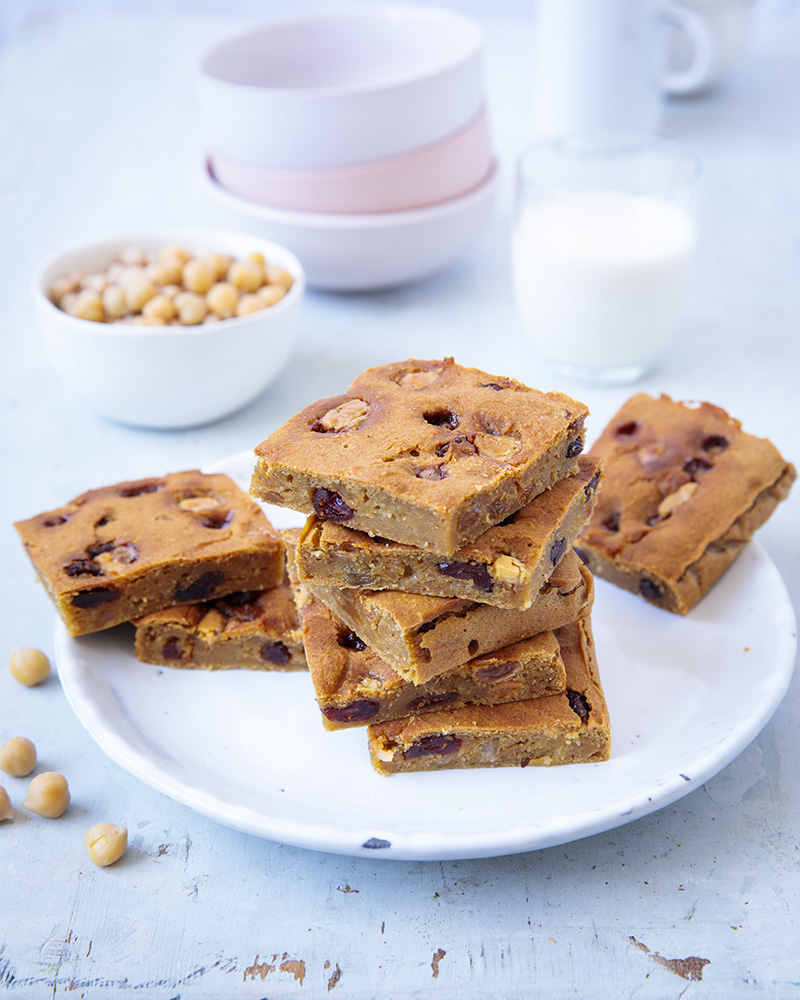 Blondies Aux Pois Chiches Et Pépites De Chocolat | A Vos Assiettes