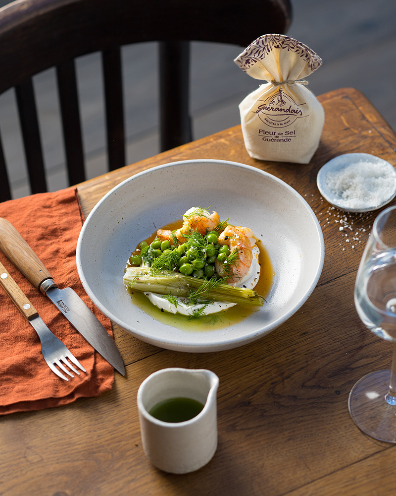 Petits pois fumés langoustines du Croisic grillées Fleur de Sel Le Guérandais