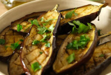 Aubergines grillées ail, ciboulette persil barbecue