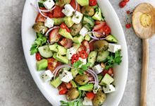 Salade grecque, simple rapide à l’avocat