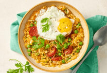 Riz sauté chorizo, petits pois, œuf au plat